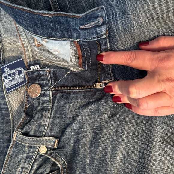 ✨SALE✨Victoria Beckham Faded Cropped Jeans - sz 29 - Picture 5 of 7